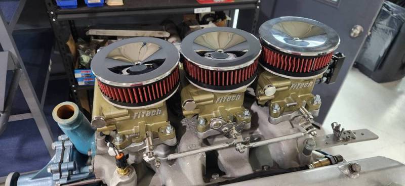 FiTech EFI Systems - Butler Spec EFI Tri-Power System Kit, Ready to Assemble